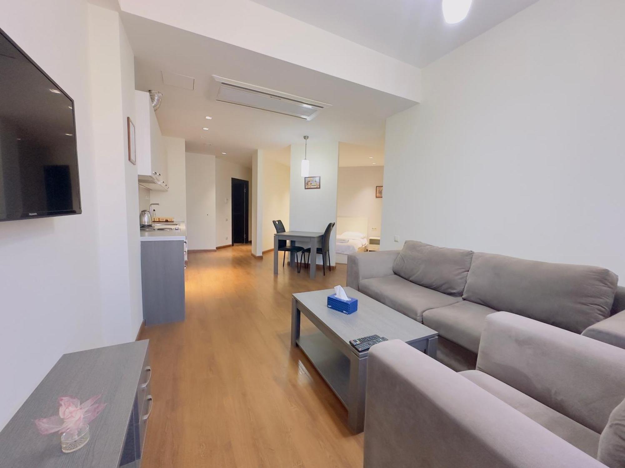 By Gr In The Centre Apartment